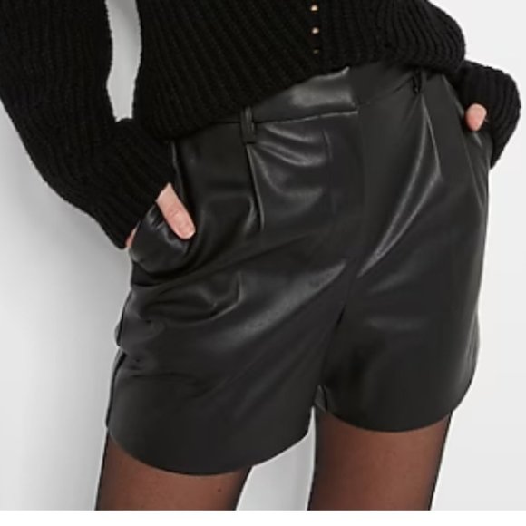 Aritzia Pants - Aritzia Wilfred Black Effortless High-waisted, pleated faux leather shorts 4